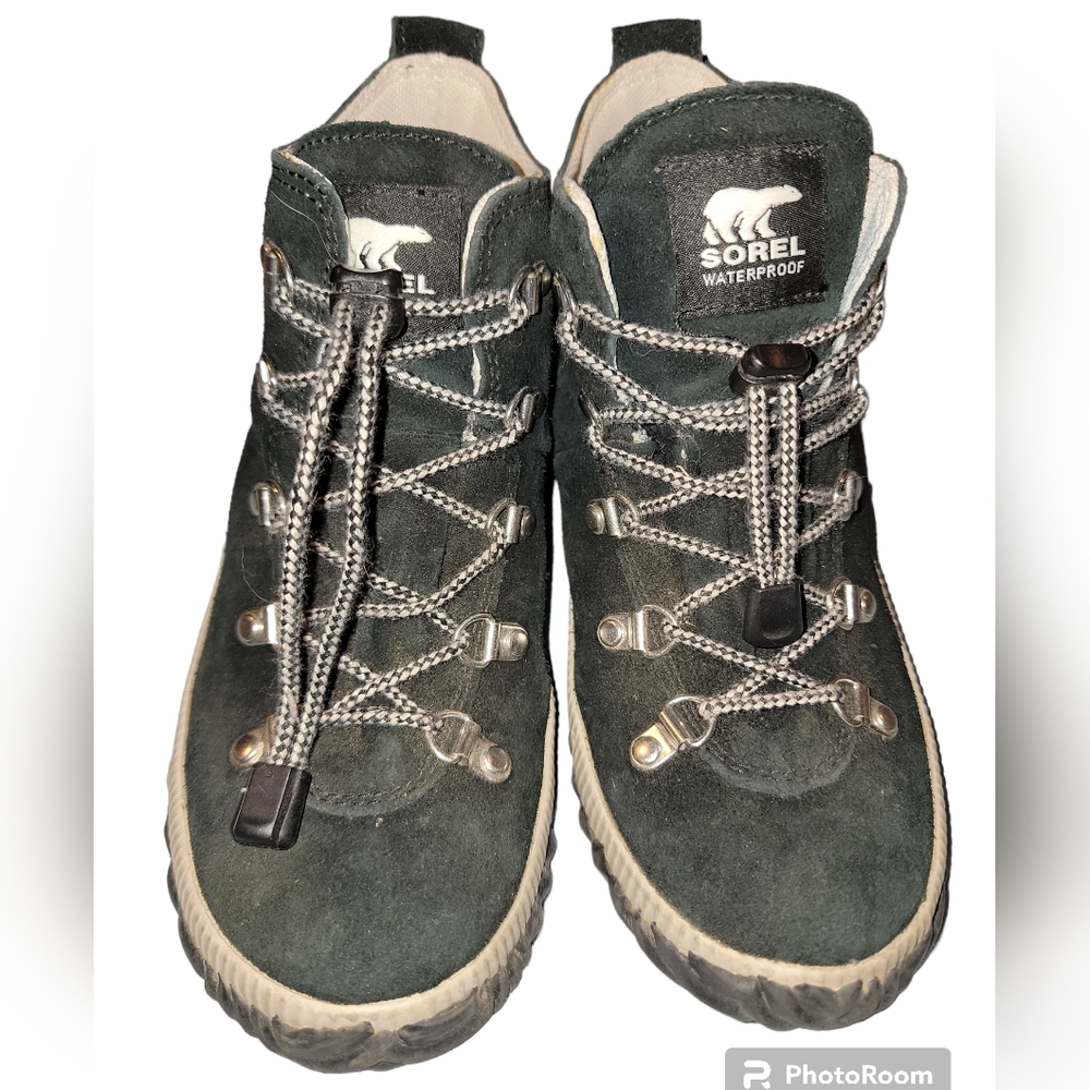 EUC Sorel Kids Youth Out N About Conquest Boots Size 5 Black Suede